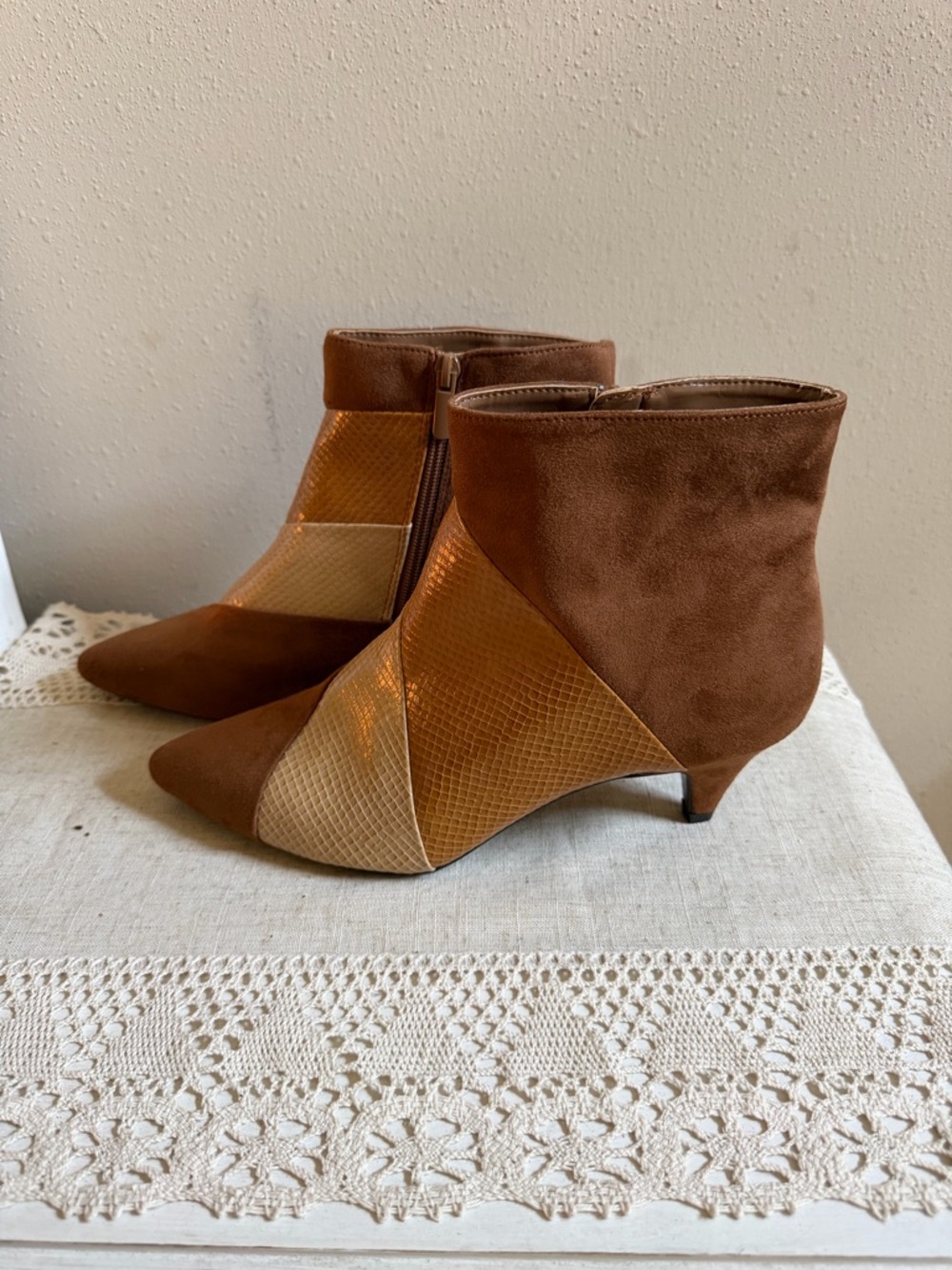 Impo Brown Toffee Eila Multi Texture Ankle Booties Shoes
Women's Size 10M New